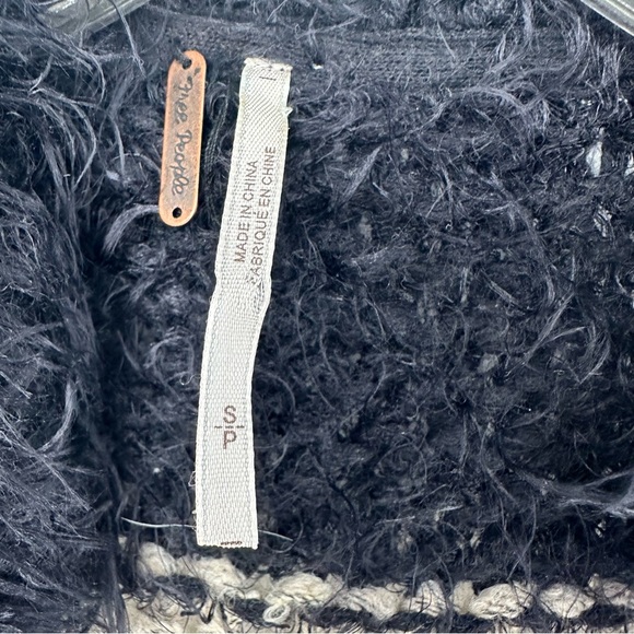 Free People Picture Perfect Shag Fuzzy Vest Small Black White Long | H1973 - Picture 6 of 10